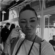 Sono una ragazza brillante e molto empatica 
Mi piace insegnare e aiutare